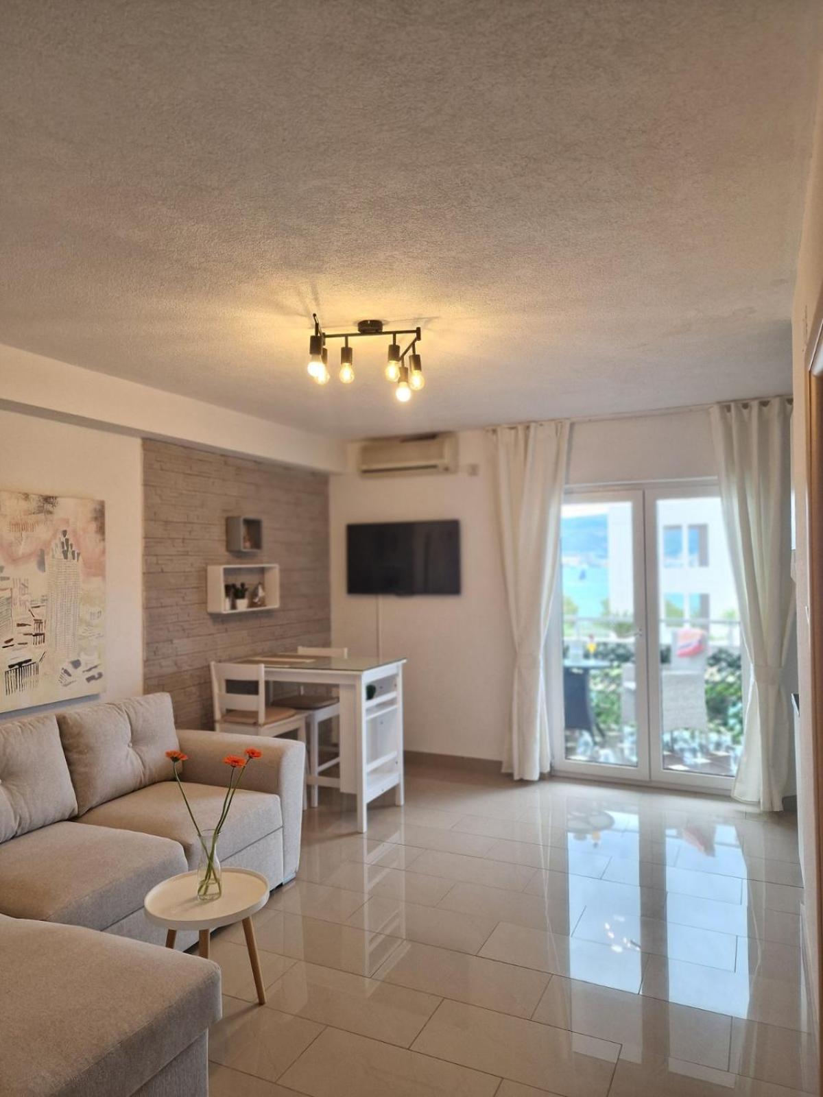 Apartments Silva With A View Of Sea โตรกีร์ ภายนอก รูปภาพ