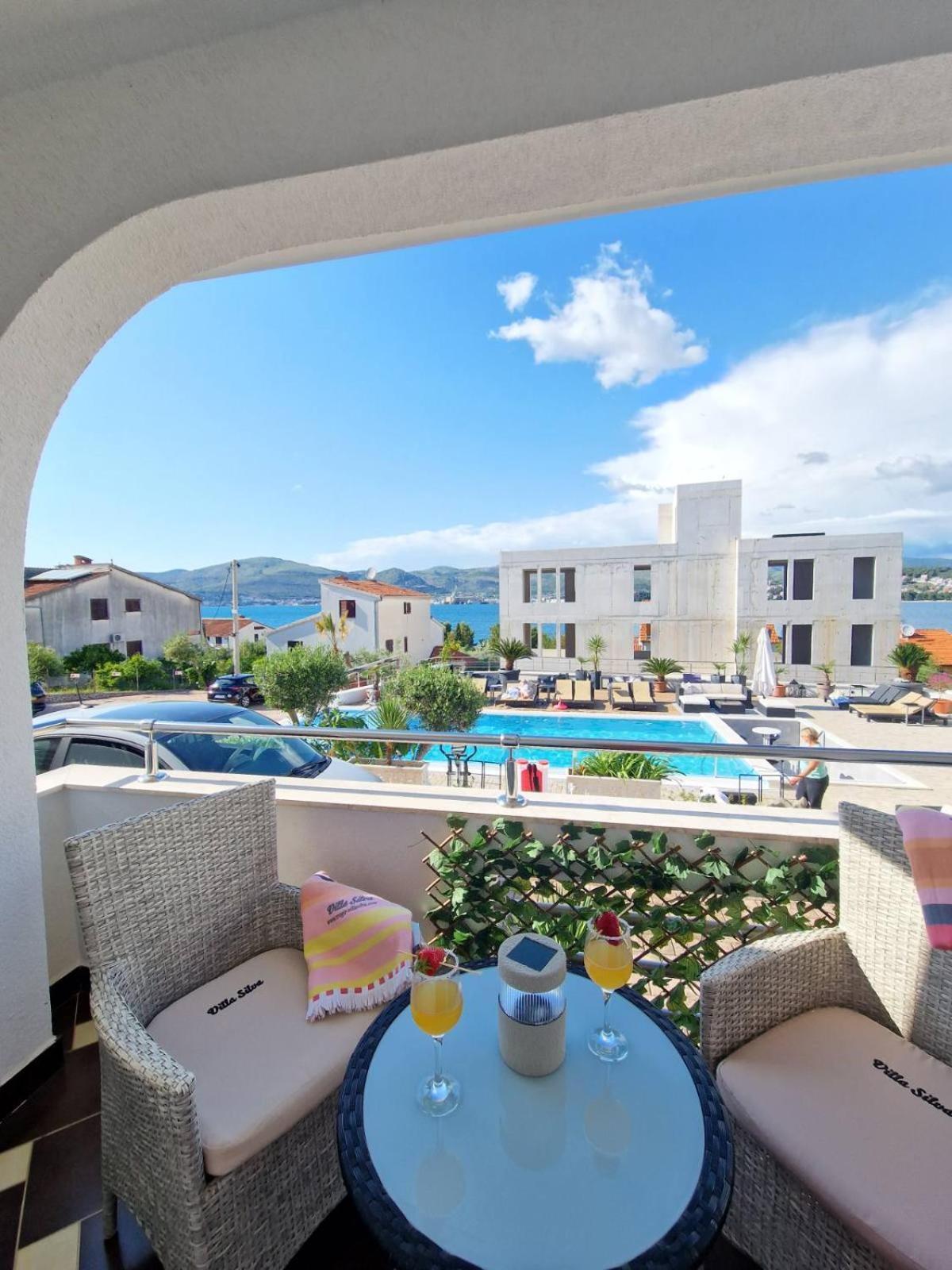 Apartments Silva With A View Of Sea โตรกีร์ ภายนอก รูปภาพ
