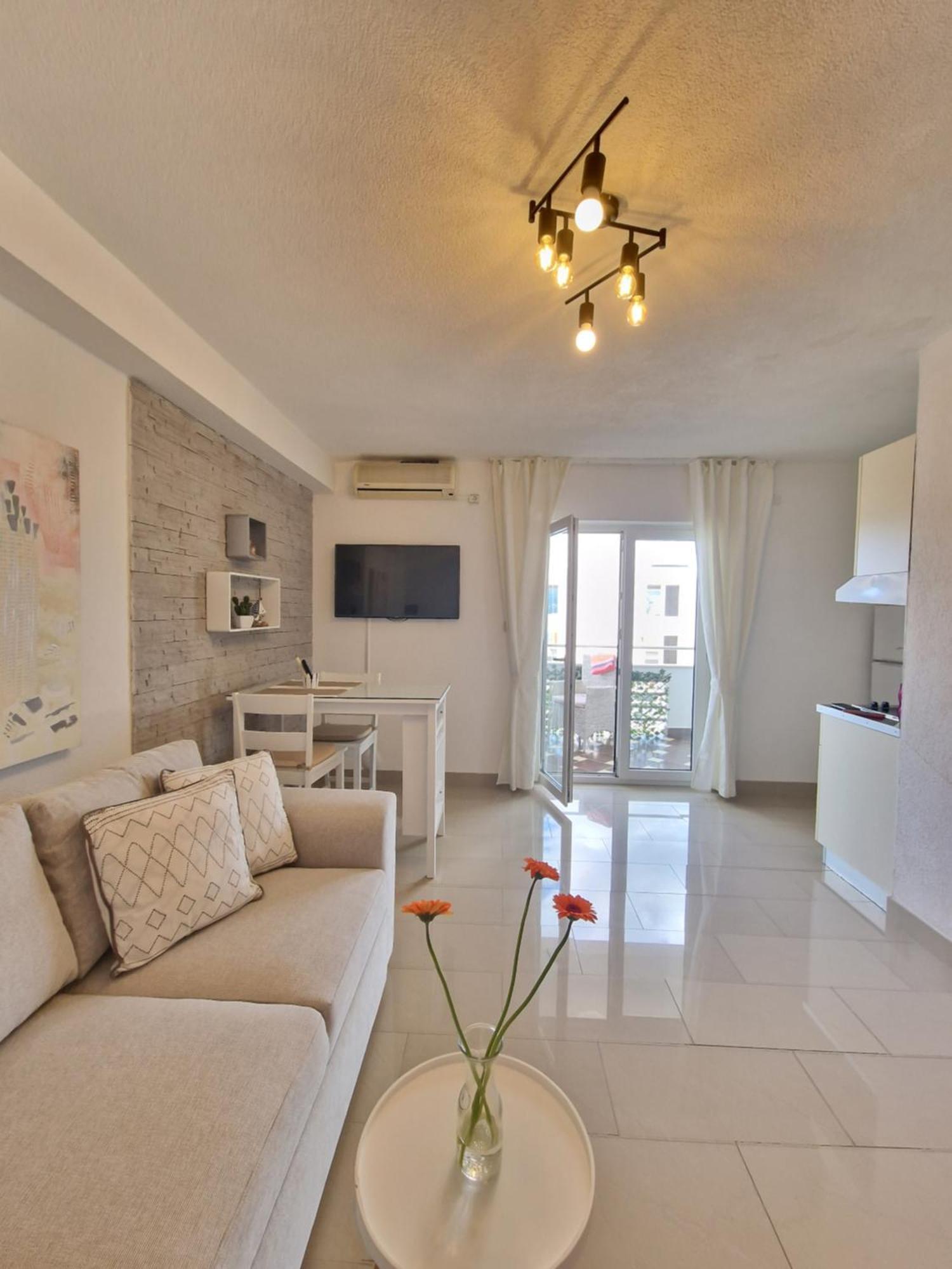 Apartments Silva With A View Of Sea โตรกีร์ ภายนอก รูปภาพ