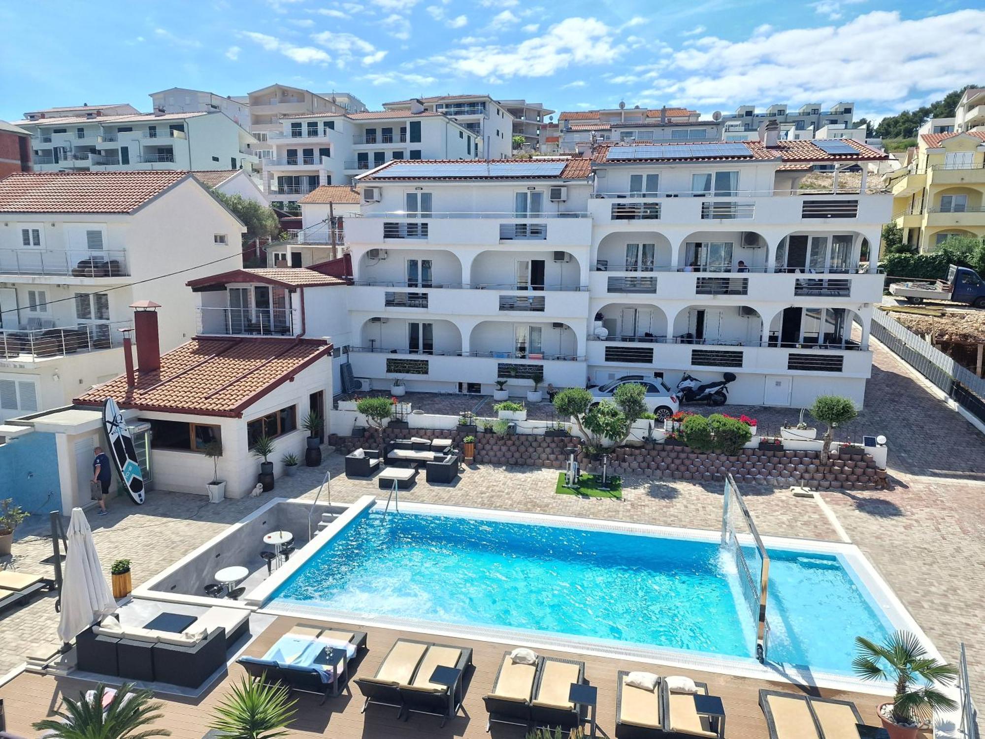 Apartments Silva With A View Of Sea โตรกีร์ ภายนอก รูปภาพ