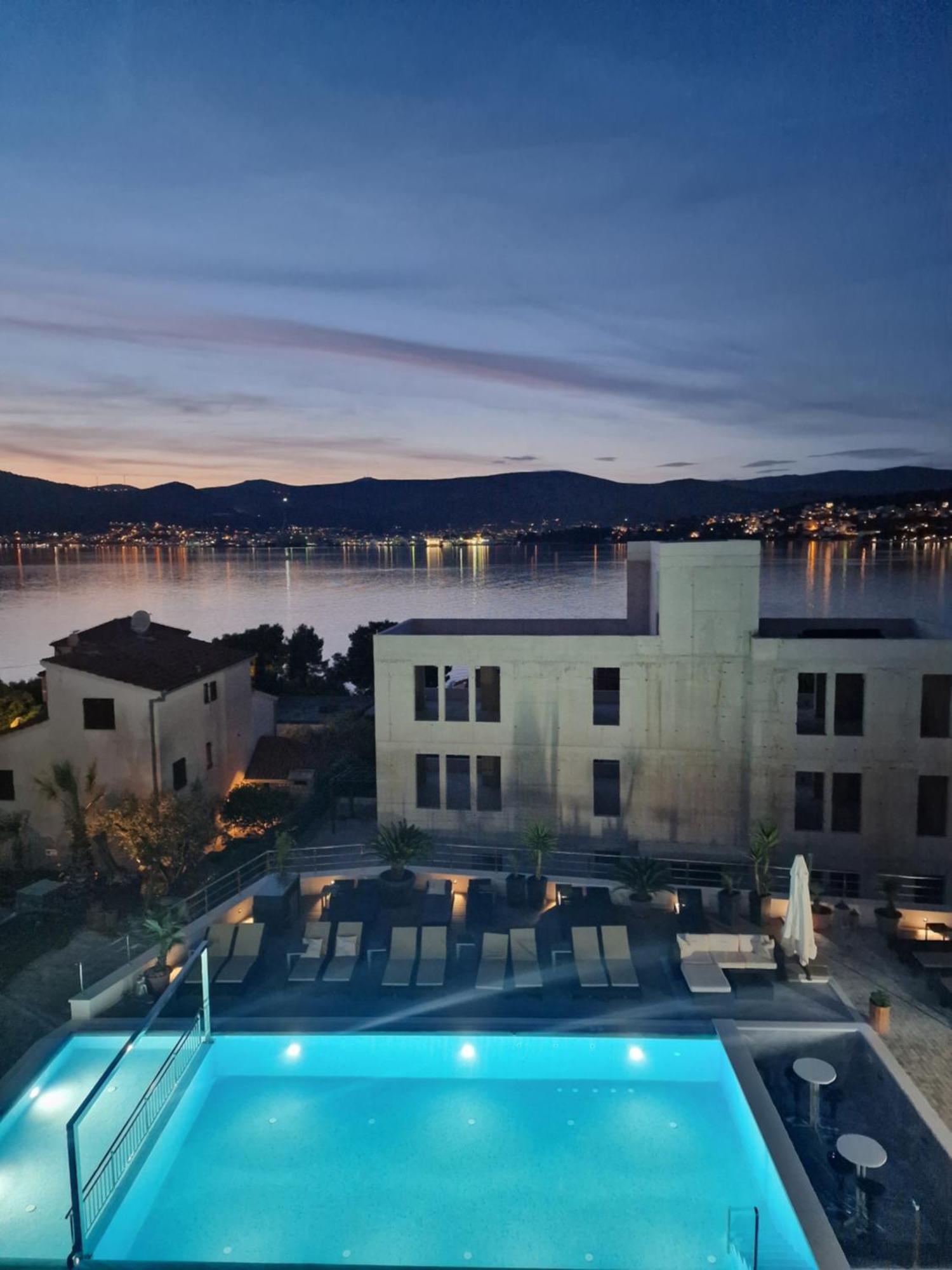 Apartments Silva With A View Of Sea โตรกีร์ ภายนอก รูปภาพ
