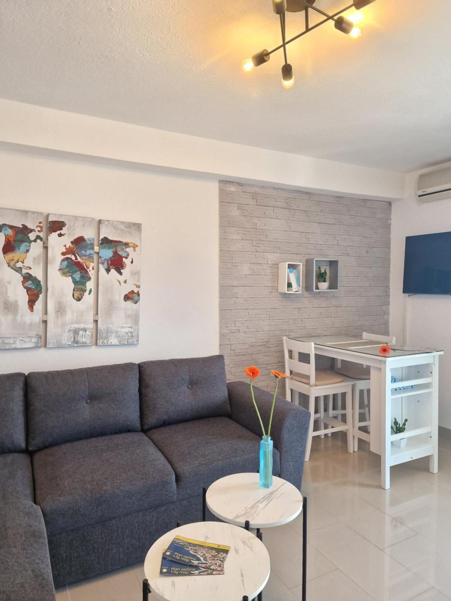 Apartments Silva With A View Of Sea โตรกีร์ ภายนอก รูปภาพ
