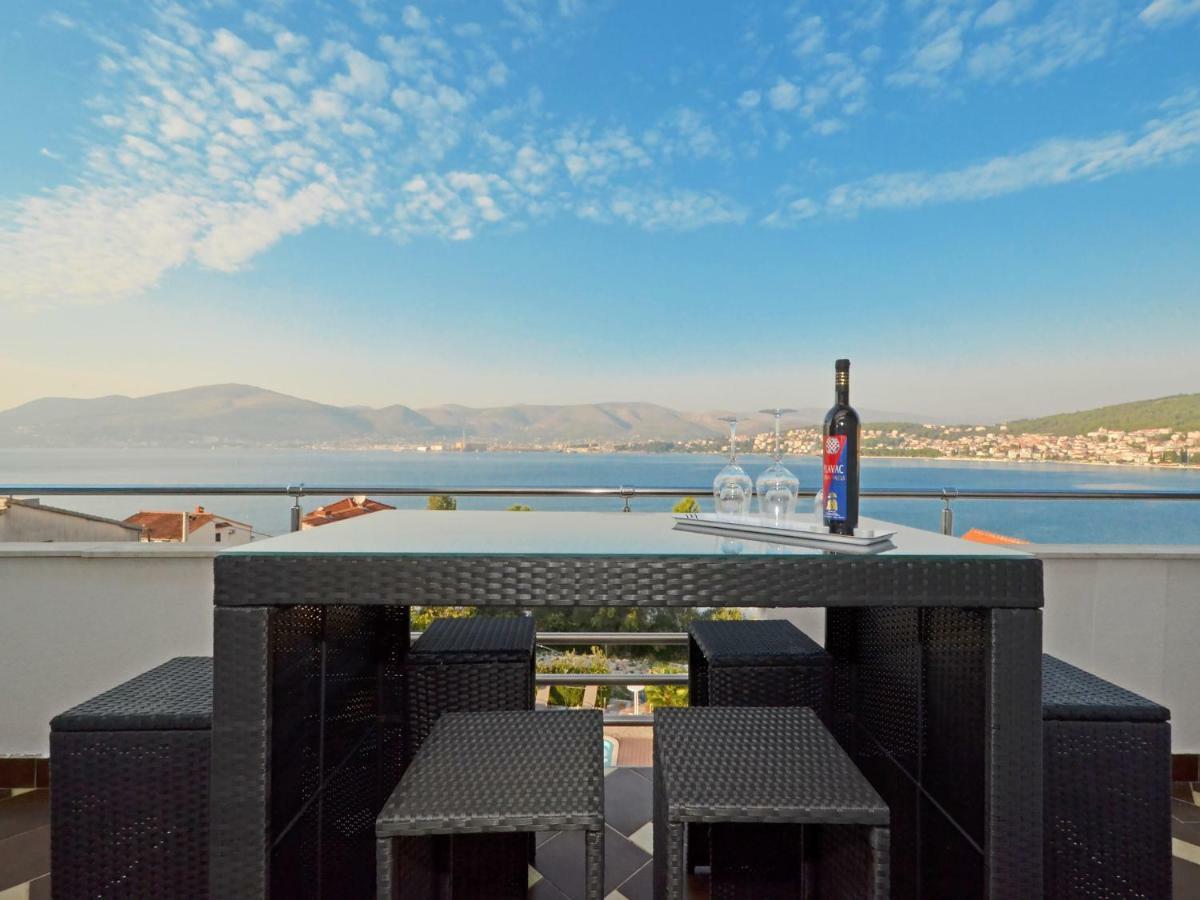 Apartments Silva With A View Of Sea โตรกีร์ ภายนอก รูปภาพ