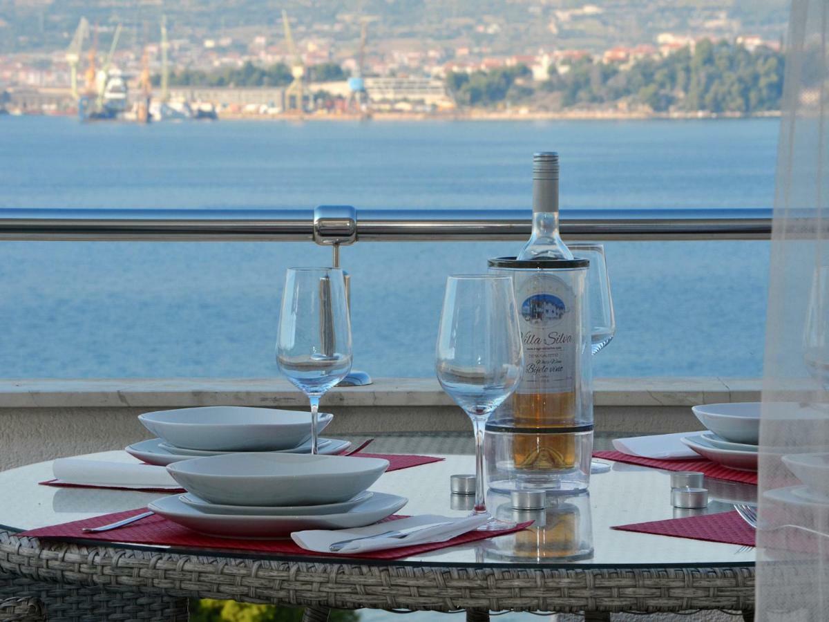 Apartments Silva With A View Of Sea โตรกีร์ ภายนอก รูปภาพ